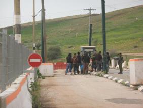 פועלים במחסום חמרה